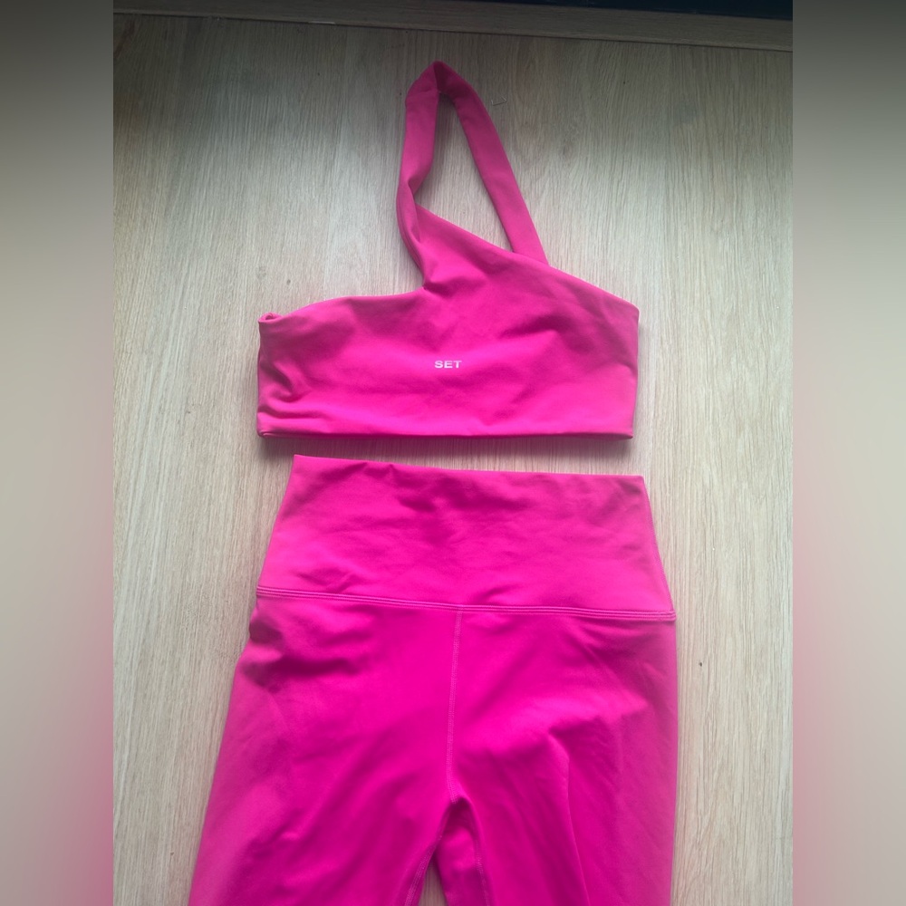 Set Active hot pink luxform set Size Medium - worn once